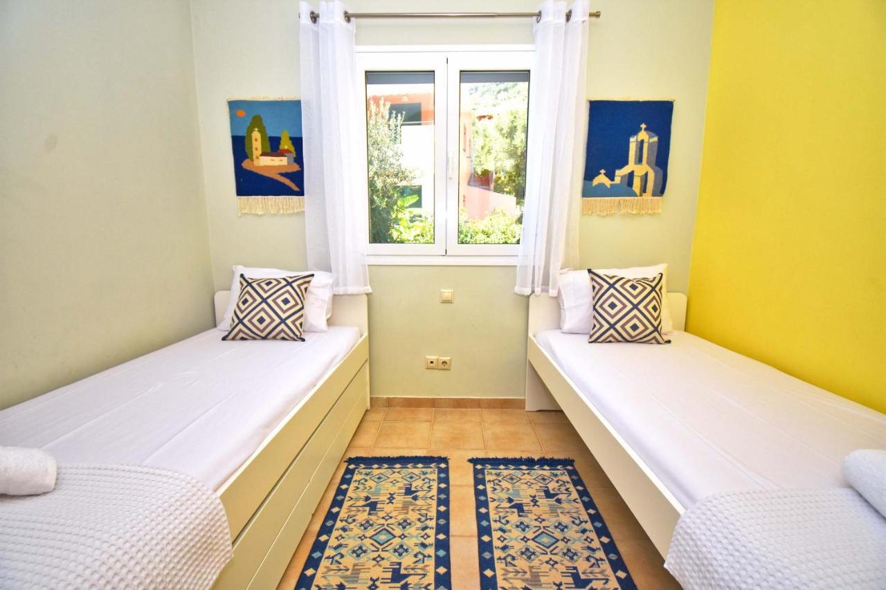 Apartmán Pebbles And Sea At Barbati With Shared Pool Exteriér fotografie